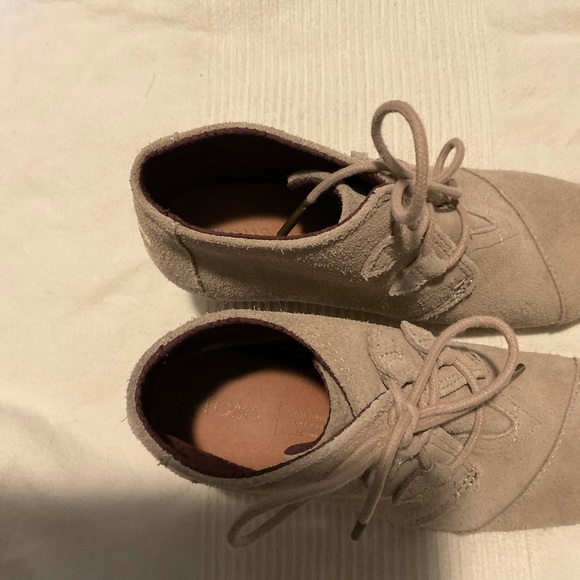 TOMS Kala Suede Wedge Booties, size 7, EUC - Picture 5 of 6